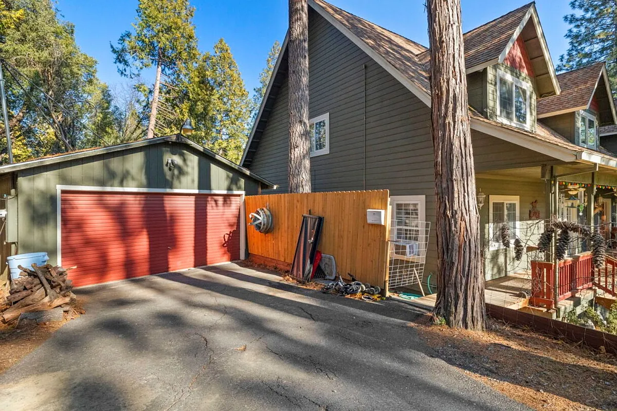 Building Photo - 22987 Lazy Z Ln