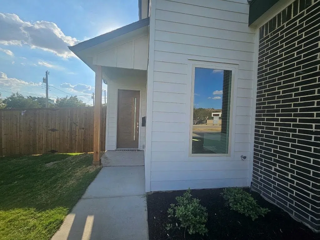 4 bed, 2085 sqft, $3,650 — Photo 2