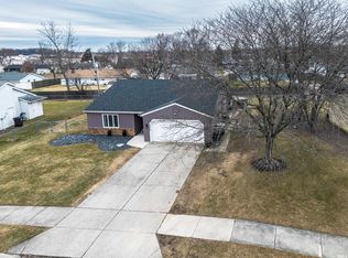 2529 Hillock Ct, Fort Wayne, IN 46815