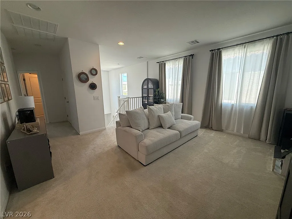 3 bed, 2.5 bath, 2051 sqft, $2,400 — Photo 1