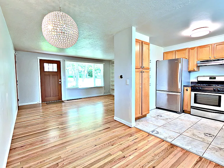 12820 SW Edgewood St — Photo 29