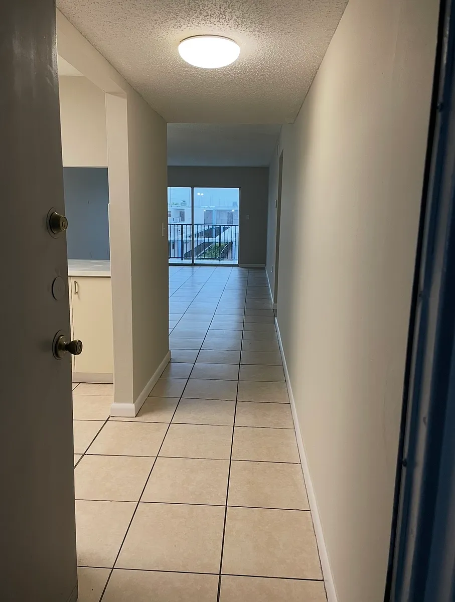Building Photo - 305 W 68th St #319