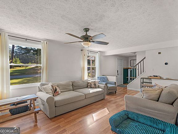 3rd image of 2665 Shaw Rd NE