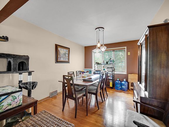 4th image of 3106 Scott Cres