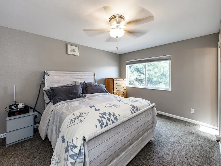 230 Hooper Ct — Photo 35