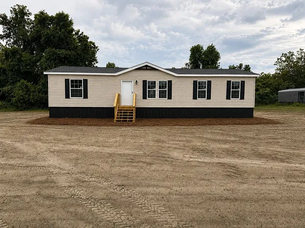 6982 College Ave, Blackshear, GA 31516