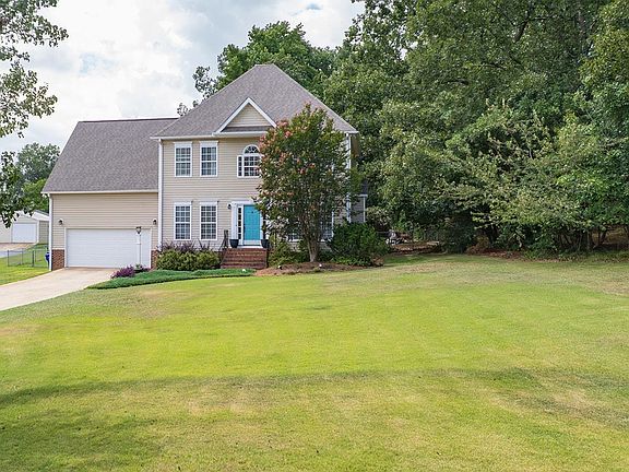 4th image of 211 Sunrise Dr