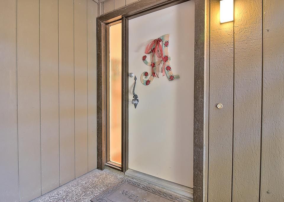 1st image of 3362 La Mesa Dr APT 1
