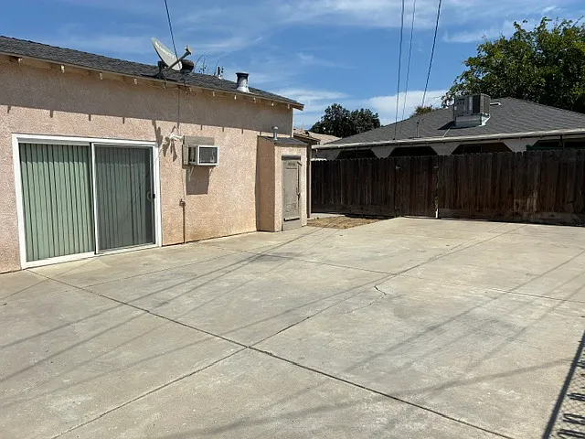 2717 McAdoo Ave, Modesto, CA. 95355 - 1/2 — Photo 2