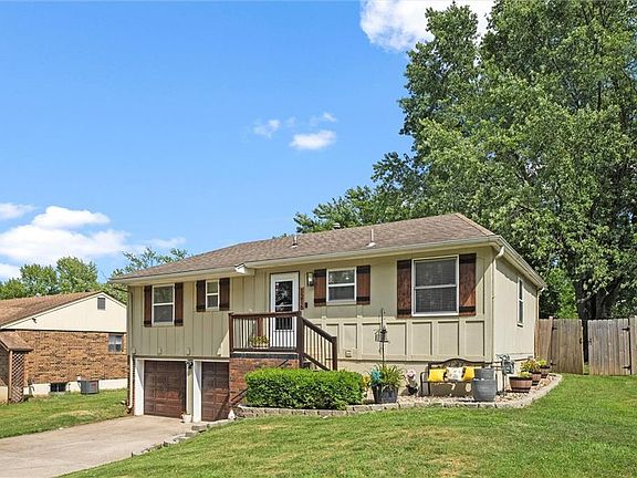 3rd image of 1216 NW Somerset Ct