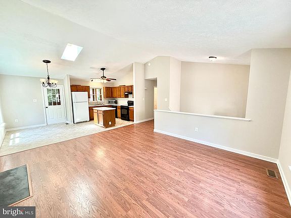 3rd image of 313 Cannon Dr