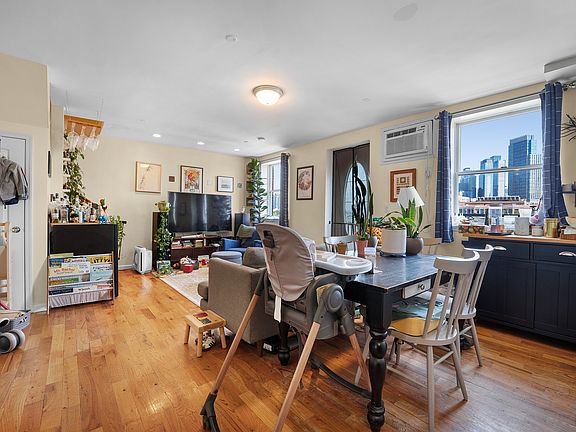 2nd image of 567 Warren St #Penthouse 2