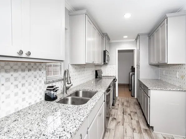 11234 Robin Hood Dr, Baton Rouge, LA 70815