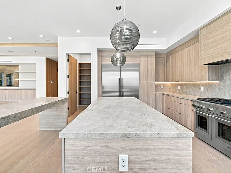13944 Valleyheart Dr — Photo 10