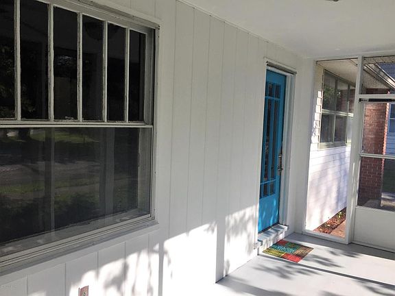 3rd image of 520 Plainview Ave