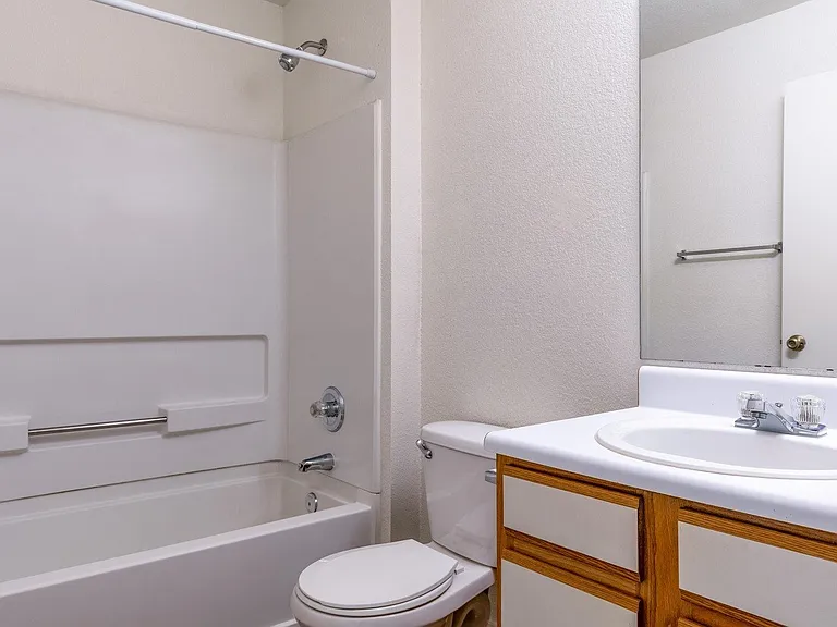 Country Ranch Apartments — Photo 19