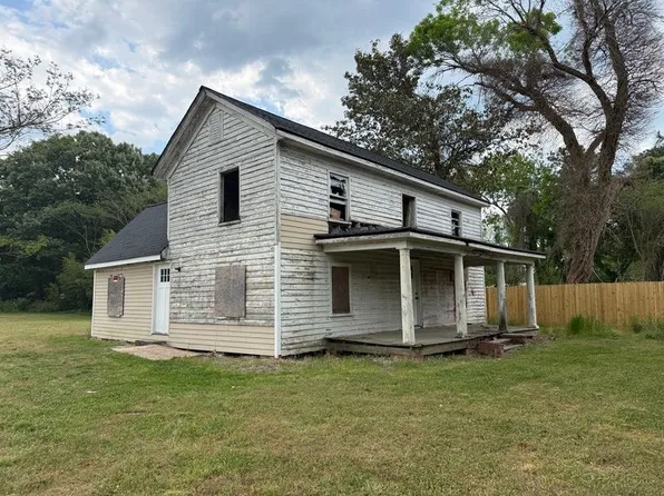 6972 Crewe Rd, Hayes, VA 23072