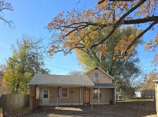 923 Oakland Rd NE, Cedar Rapids, IA 52402