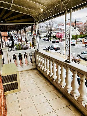 Rented by Zikos Realty Services | media 9