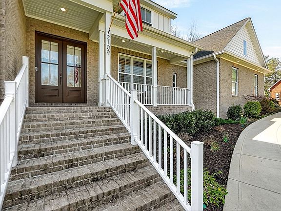 3rd image of 2109 Boxwood Cir