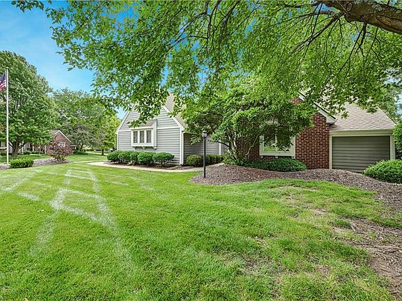 2nd image of 12313 Pembroke Ln