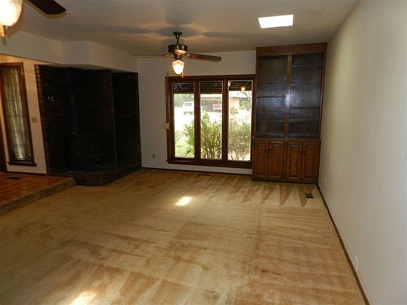 3rd image of 516 N Oak Ave