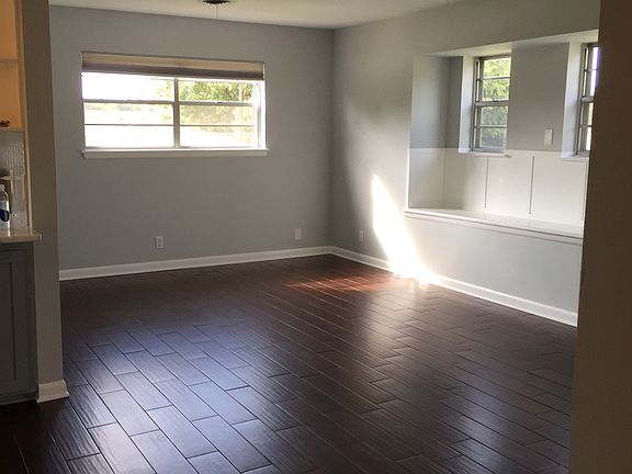 4th image of 1730 Oakwood Dr
