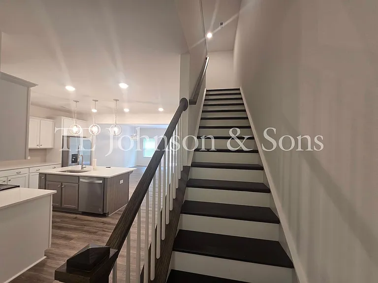 223 Latrobe Ln — Photo 12