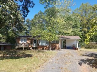 1303 Robin Rd, Eden, NC 27288