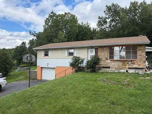 3 bed, 1.0 bath, 1248 sqft, $1,800 — Photo 2