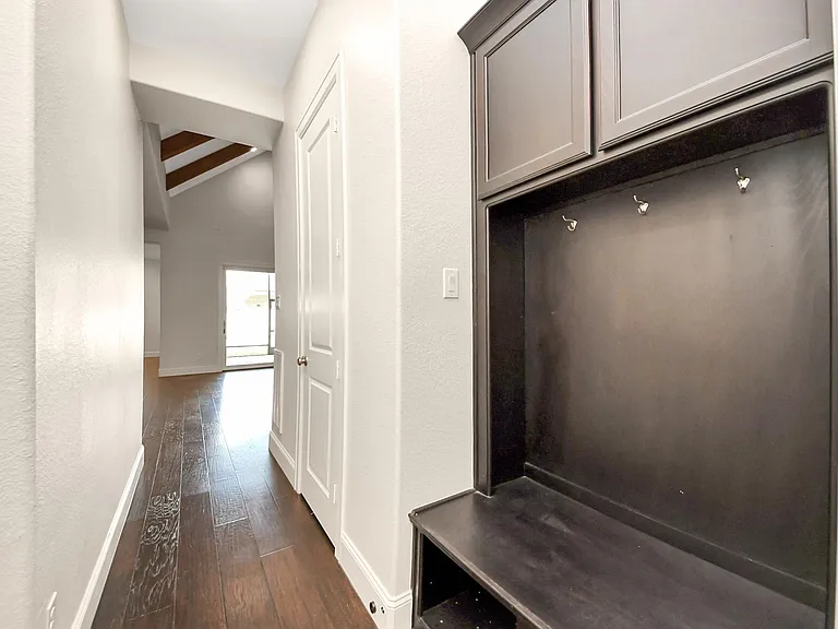 9814 Carver Dr — Photo 17