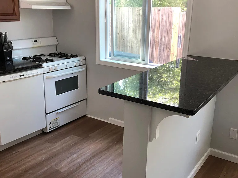 2319 Glendale Ter — Photo 15