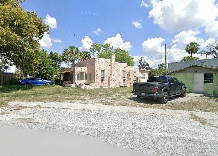 2nd image of 2 Robinson Ct