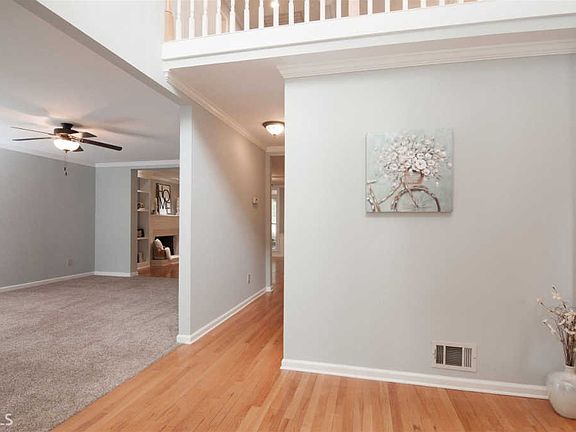 4th image of 249 Oakmoor Ct