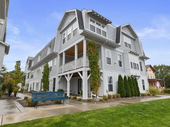 120 N Barton St #B, New Buffalo, MI 49117