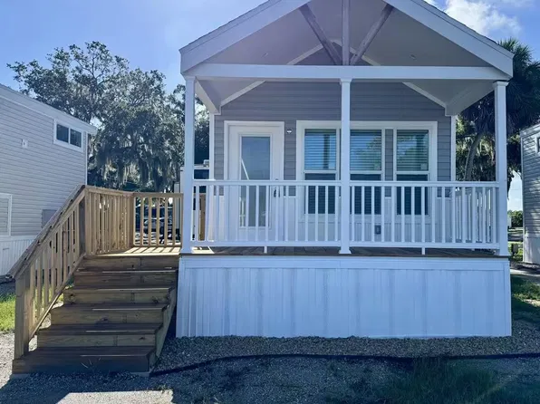 2722 Dancing Mullet Dr, Ruskin, FL 33570