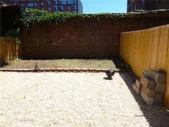 Rented by R New York