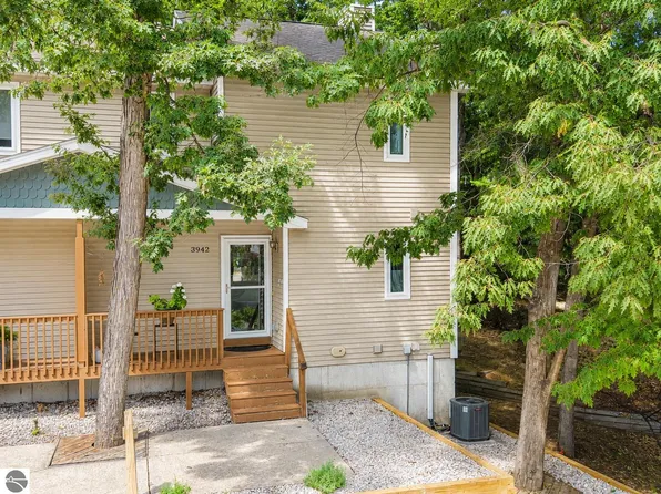 3942 Sherwood Forest Dr, Traverse City, MI 49686