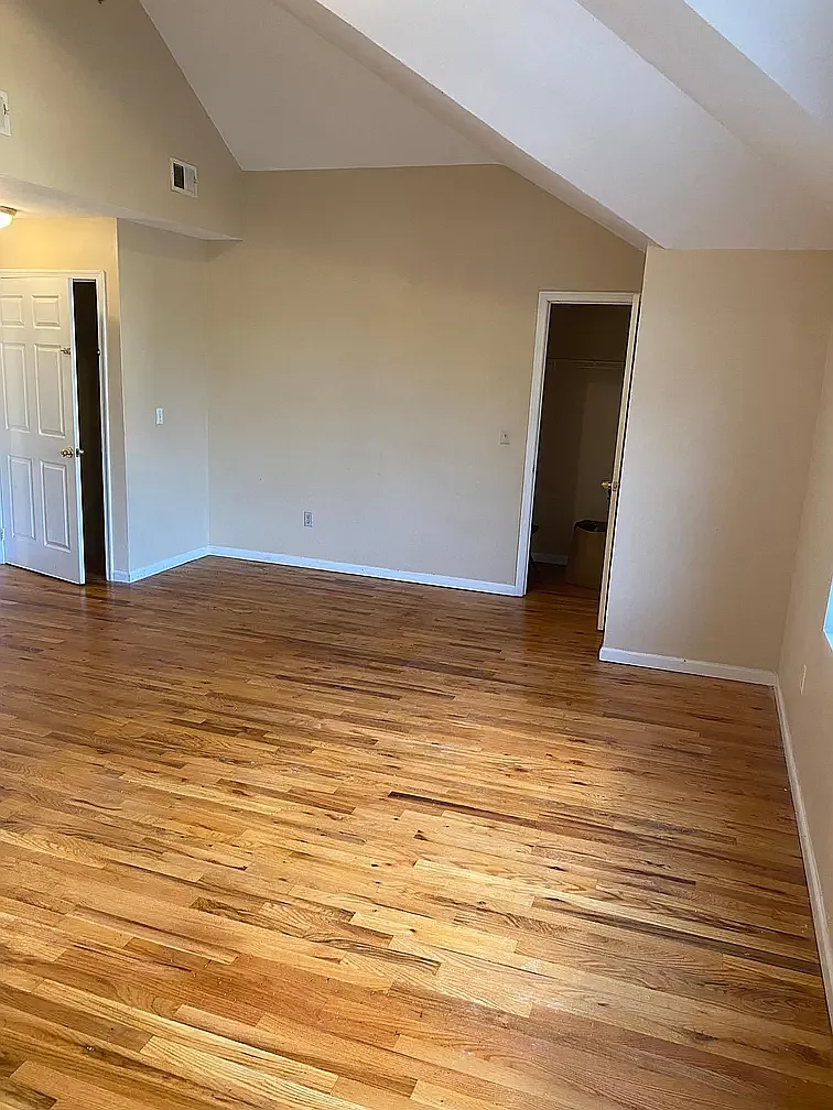 Building Photo - 40 Mersereau Ave #2F