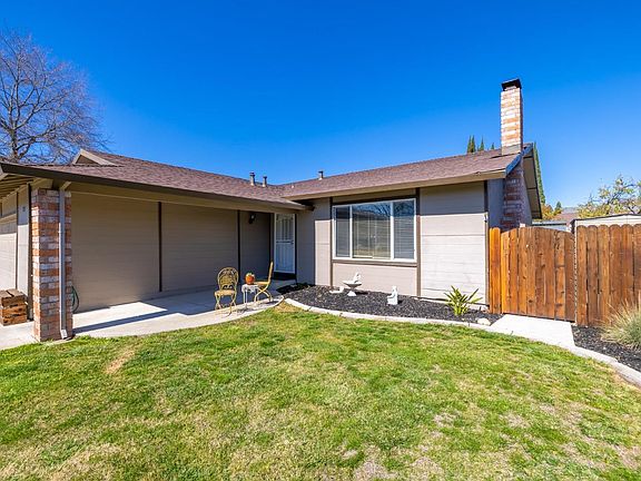 4th image of 223 Belford Pl