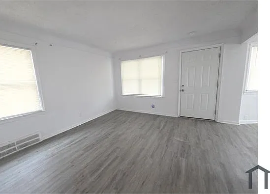 4 bed, 1250 sqft, $1,500 — Photo 2