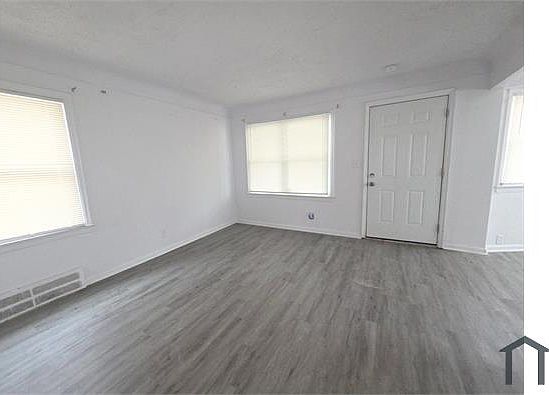 2nd image of 9589 Mansfield St