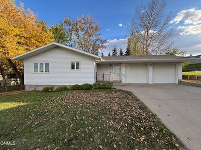 707 3rd St NW, Beulah, ND, 58523