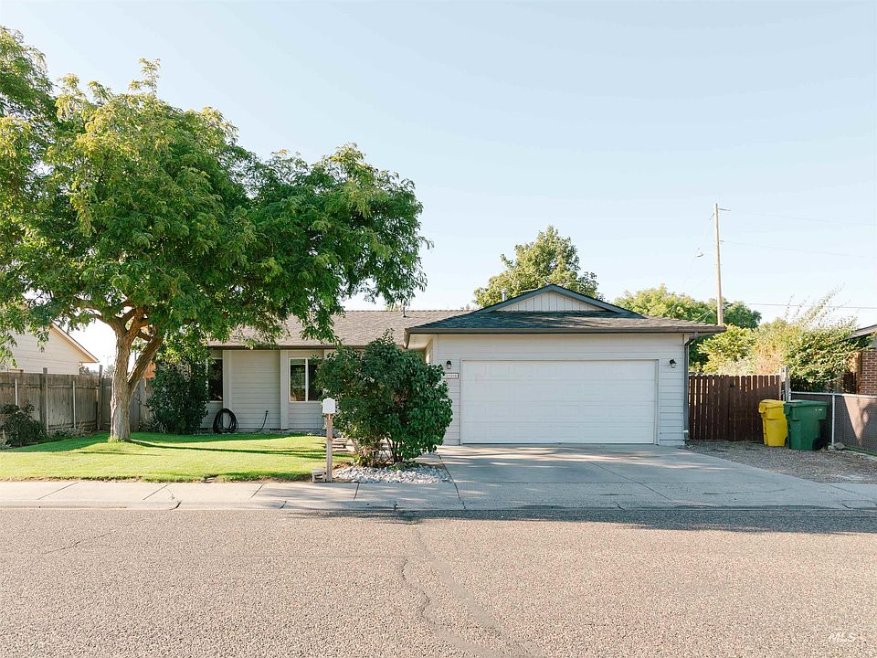 1st image of 2556 SW 2nd Ave
