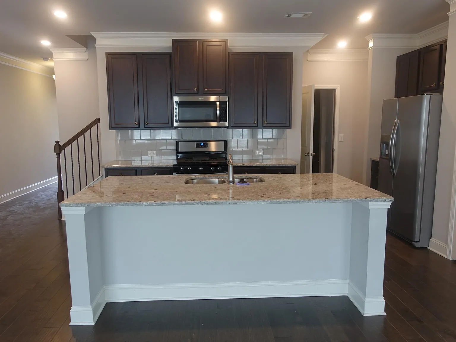 3 bed, 2.5 bath, 1850 sqft, $2,300 — Photo 4
