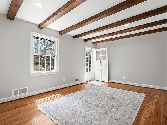 2nd image of 2805 Ivydale St