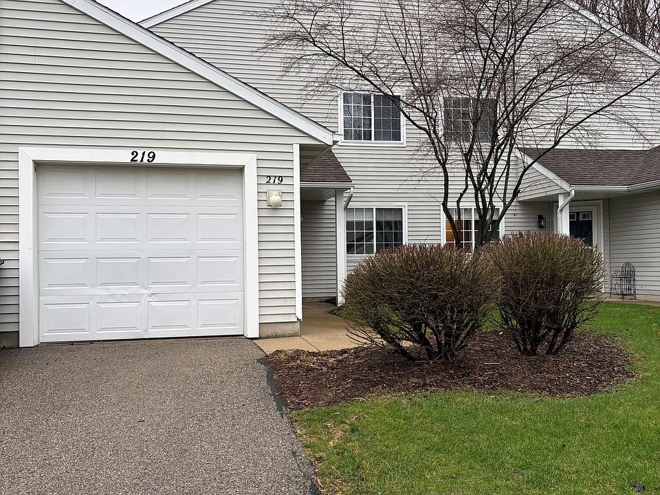 1st image of 219 Hunters Ln NE #3
