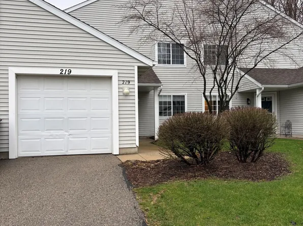 219 Hunters Ln NE #3, Rockford, MI 49341