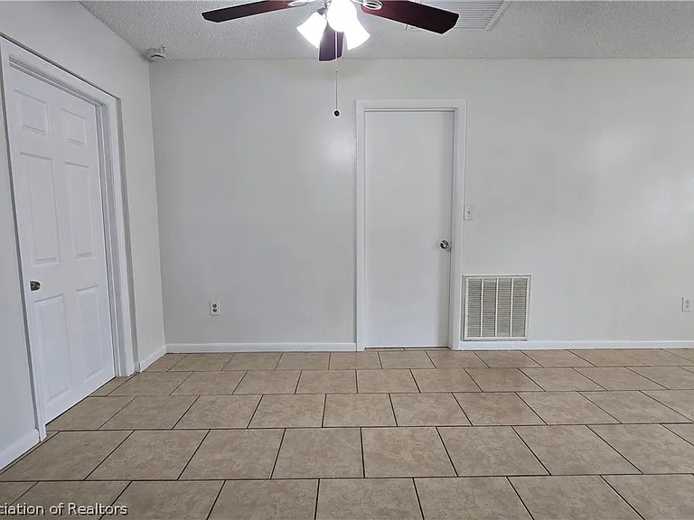 1552 Cedarbrook St — Photo 9