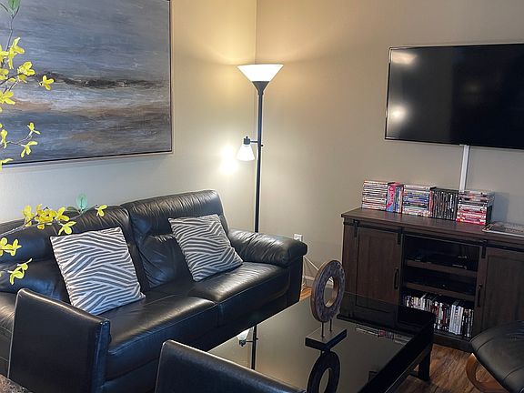 3rd image of 4601 NE Windward Pl APT 207
